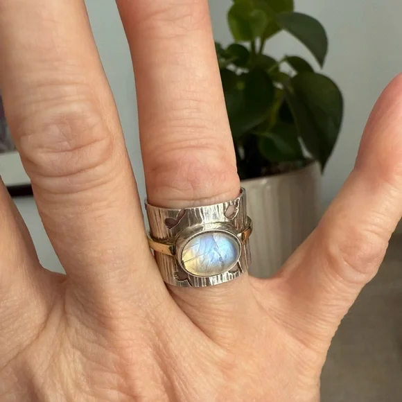 Sundance Silver and Moonstone Ring. 7US - Picture 4 of 11